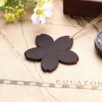Segnalibro a forma di fiore in pelle